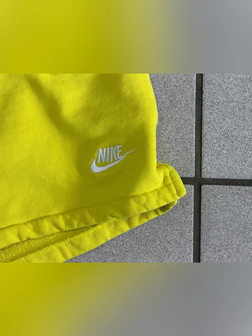 Nike Club Fleece French Terry Flow Shorts Men’s Small Opti Yellow